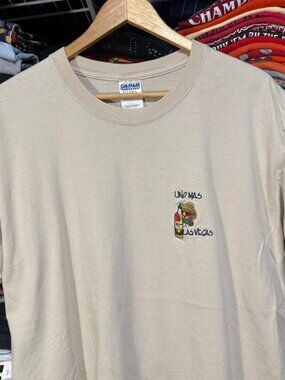 Vintage uno mas Las Vegas embroidered beer humor t shirt